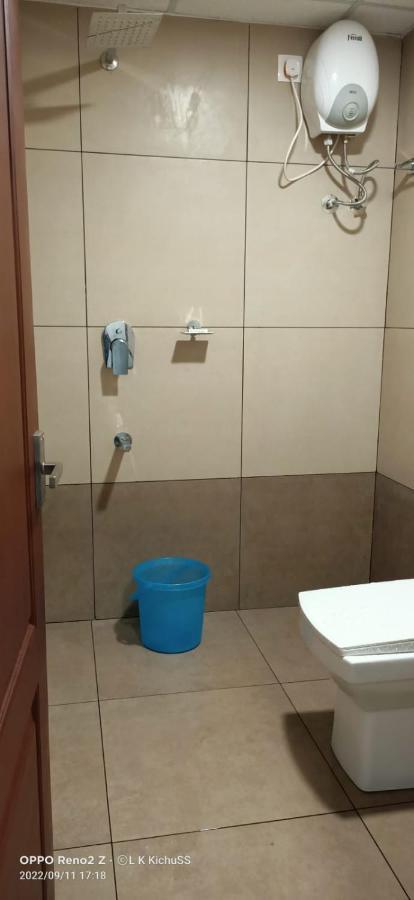 Mhb Motel Kochi Bagian luar foto
